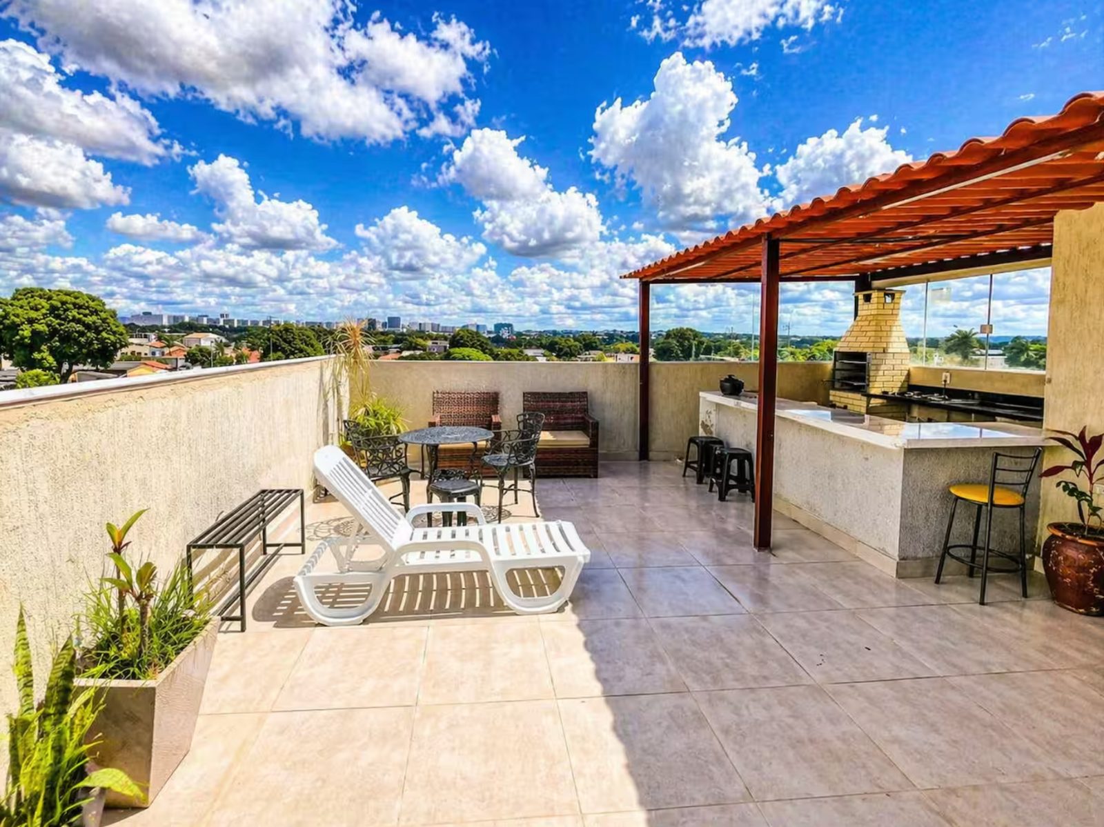 Terraço com churrasqueira e vista panorâmica