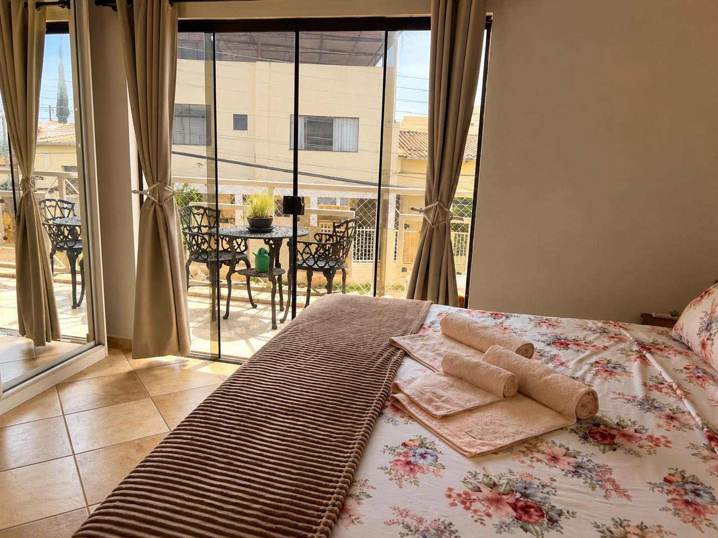 Quarto com varanda na Vila Planalto